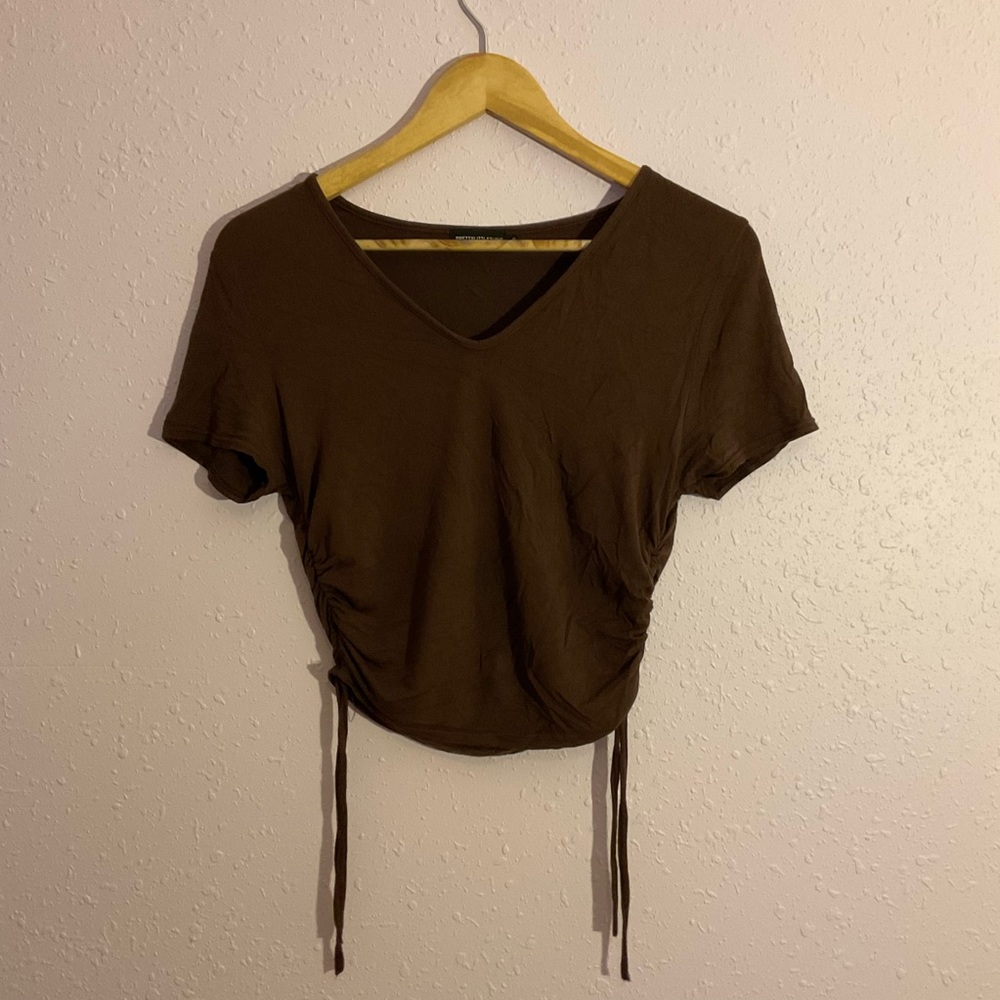 Pretty little Thing brown crop top blouse shirt
